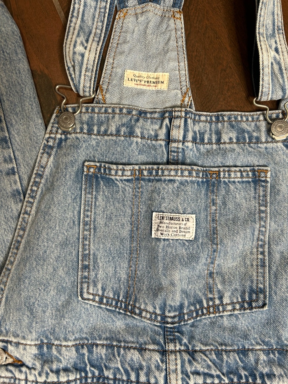 Levi’s Light Wash Straight Leg Denim Jean Overalls Women’s Size Medium - Picture 2 of 5